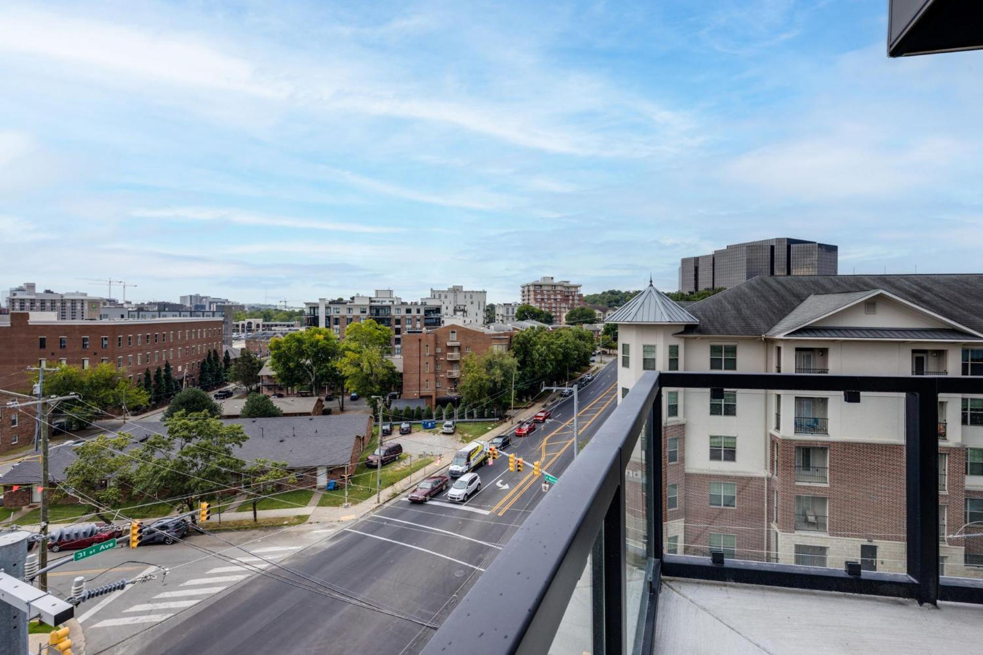 Elegant Corner Penthouse With Private Balcony, Skyline Views, Pool, And Gym Apartamento Nashville Exterior foto